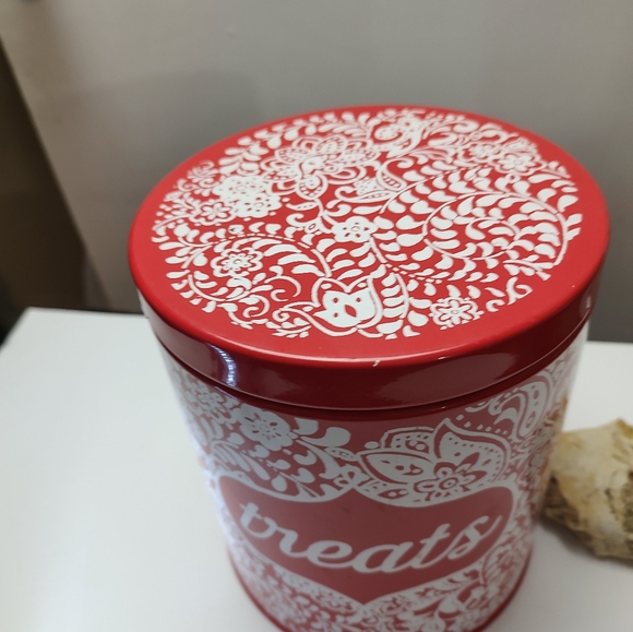 The Pioneer Woman flea market treat canister red and white tin canister - Picture 7 of 11